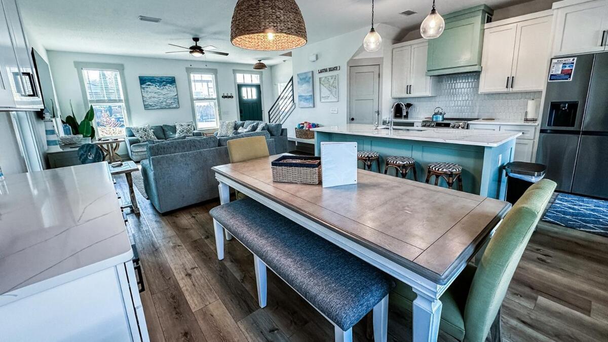 Heated And Cooled Pool That Sleeps 14 Near Beach!!