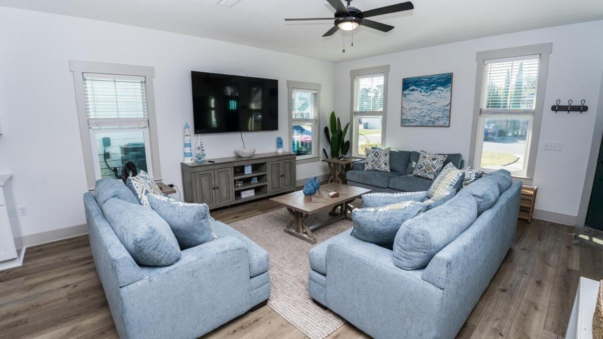 Heated And Cooled Pool That Sleeps 14 Near Beach!! *