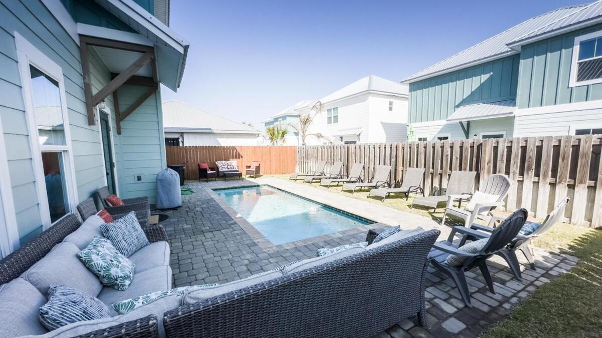Heated And Cooled Pool That Sleeps 14 Near Beach!! Holiday home