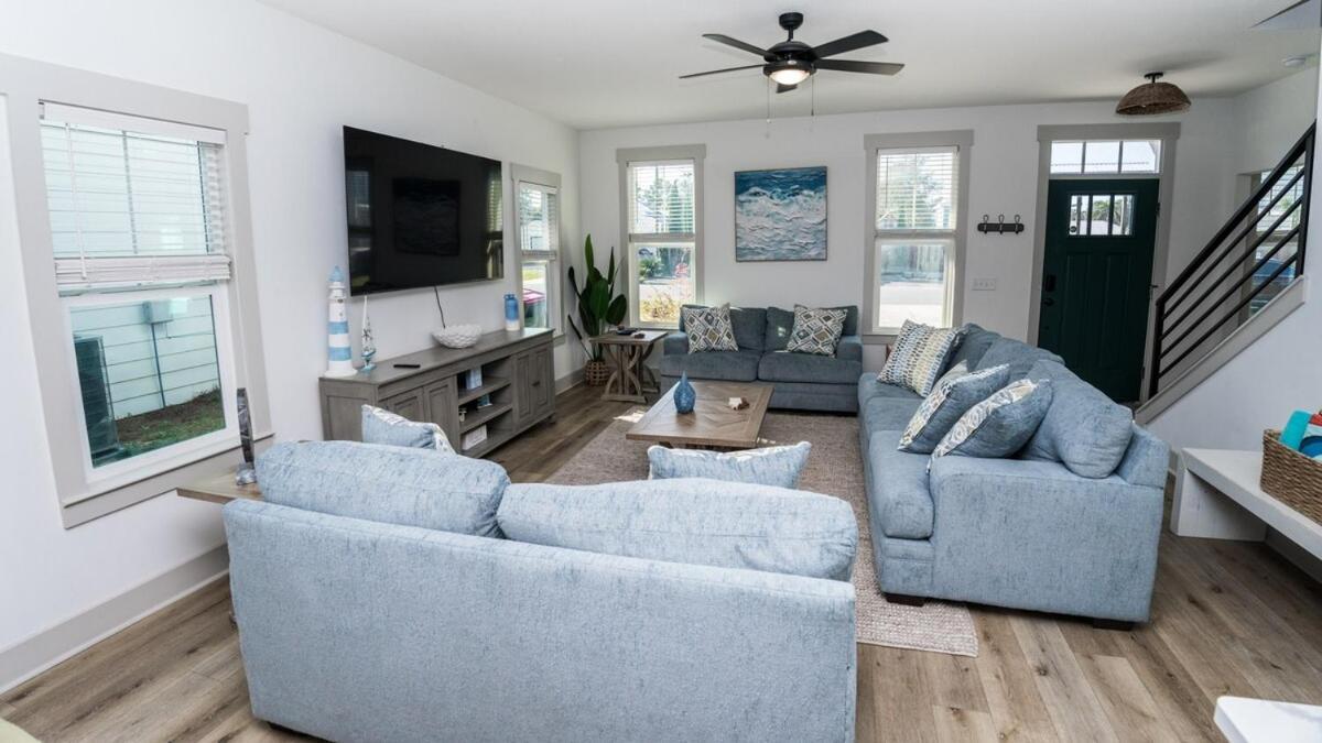 Heated And Cooled Pool That Sleeps 14 Near Beach!! *