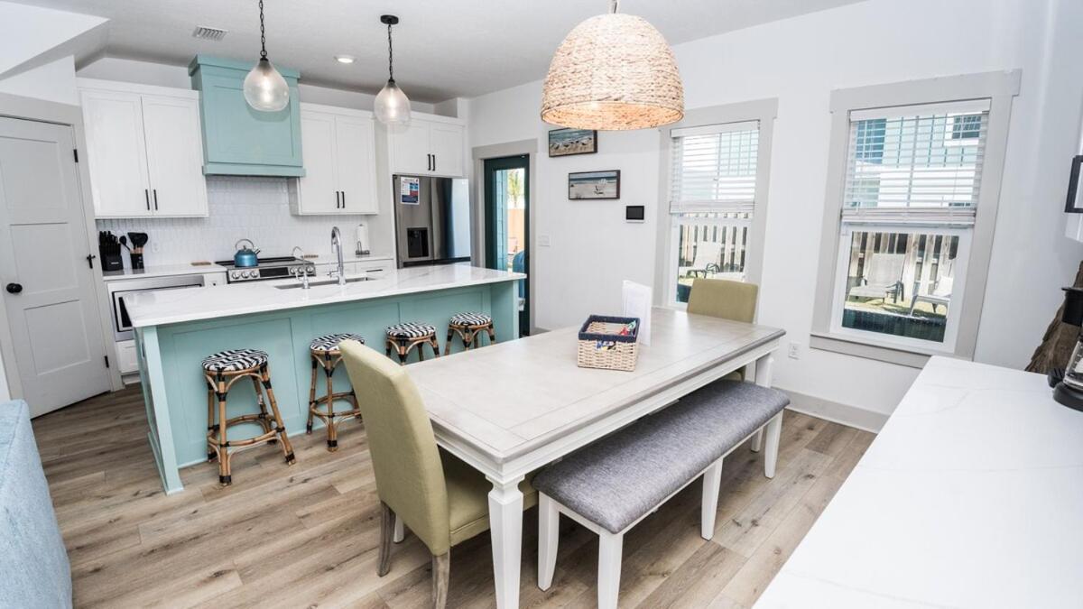 Heated And Cooled Pool That Sleeps 14 Near Beach!! Panama City Beach