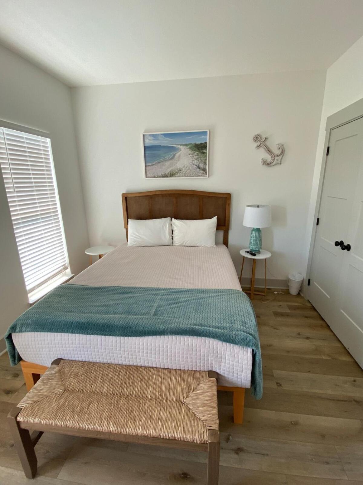 Heated And Cooled Pool That Sleeps 14 Near Beach!! *