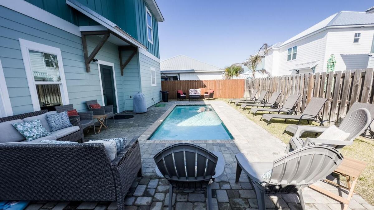 Heated And Cooled Pool That Sleeps 14 Near Beach!! Holiday home