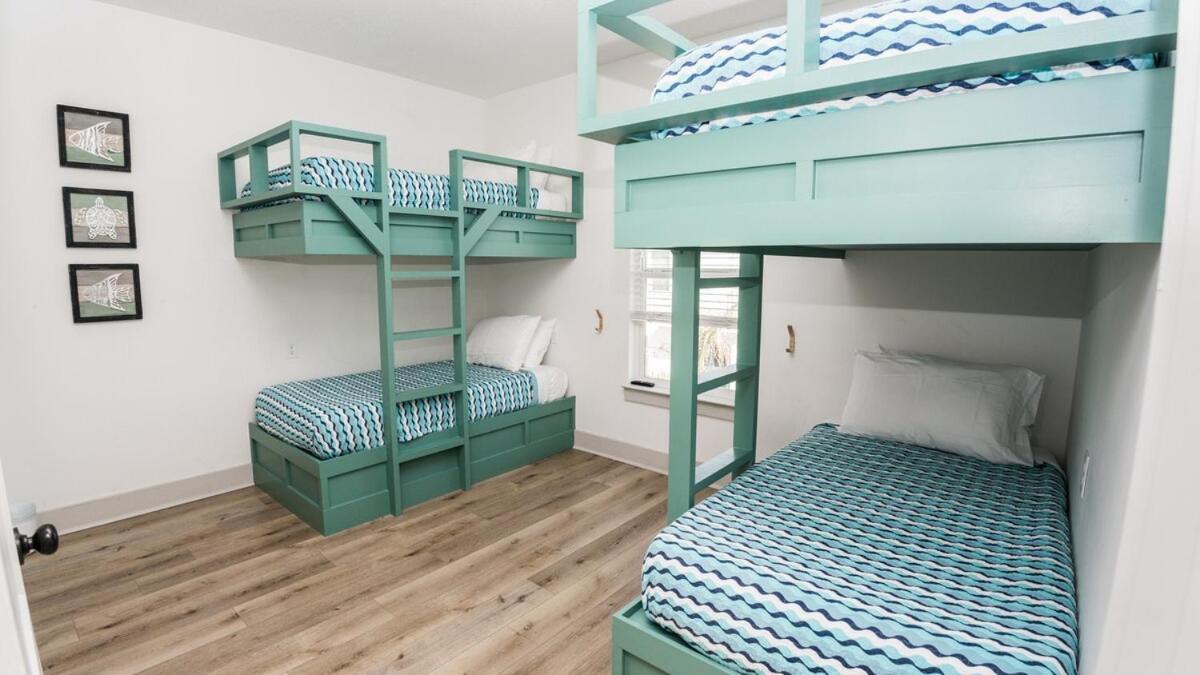 Holiday home Heated And Cooled Pool That Sleeps 14 Near Beach!! *