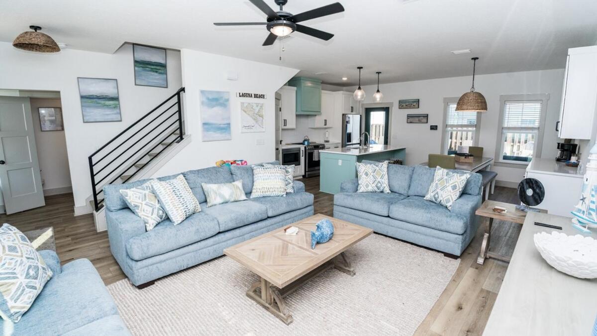 Heated And Cooled Pool That Sleeps 14 Near Beach!! *